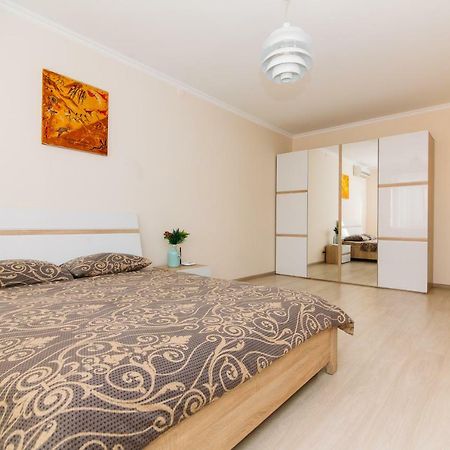 Luxury Studio Apart-Hotel In Centre 2 Room Sumy Bagian luar foto