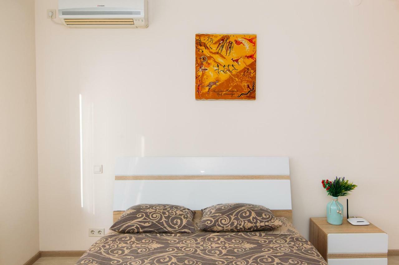 Luxury Studio Apart-Hotel In Centre 2 Room Sumy Bagian luar foto