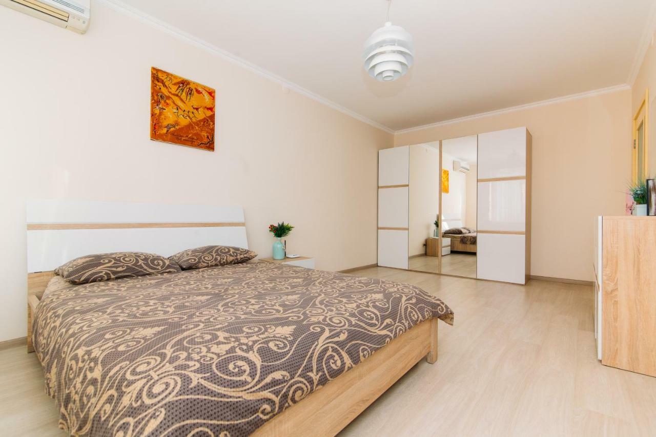 Luxury Studio Apart-Hotel In Centre 2 Room Sumy Bagian luar foto