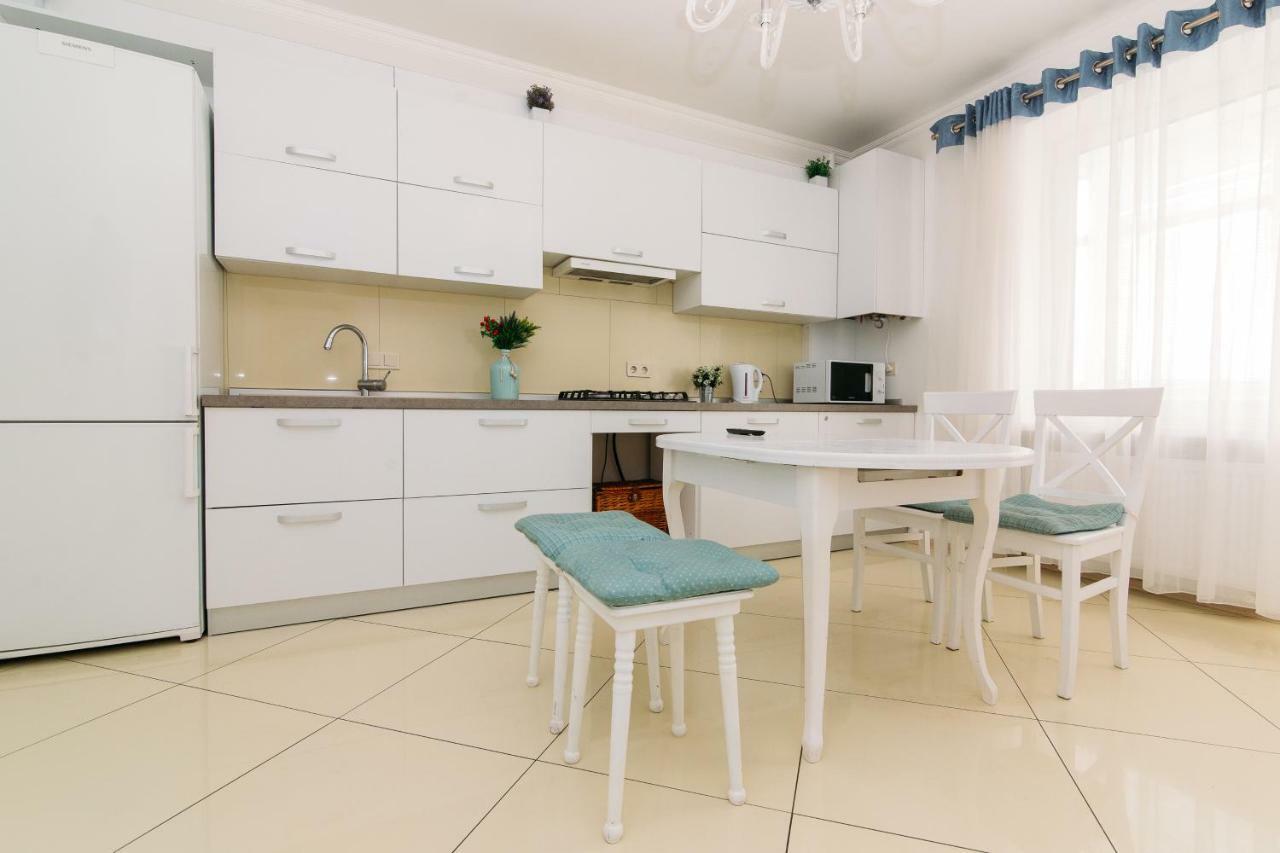 Luxury Studio Apart-Hotel In Centre 2 Room Sumy Bagian luar foto