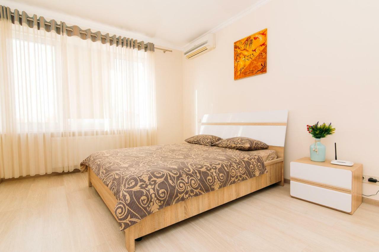Luxury Studio Apart-Hotel In Centre 2 Room Sumy Bagian luar foto