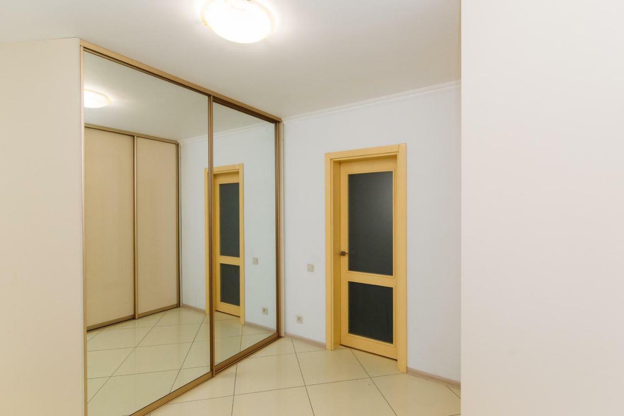 Luxury Studio Apart-Hotel In Centre 2 Room Sumy Bagian luar foto
