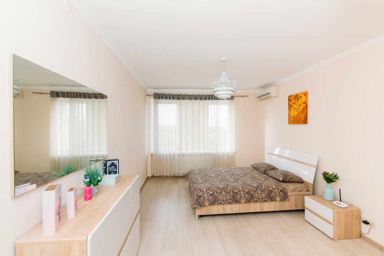 Luxury Studio Apart-Hotel In Centre 2 Room Sumy Bagian luar foto