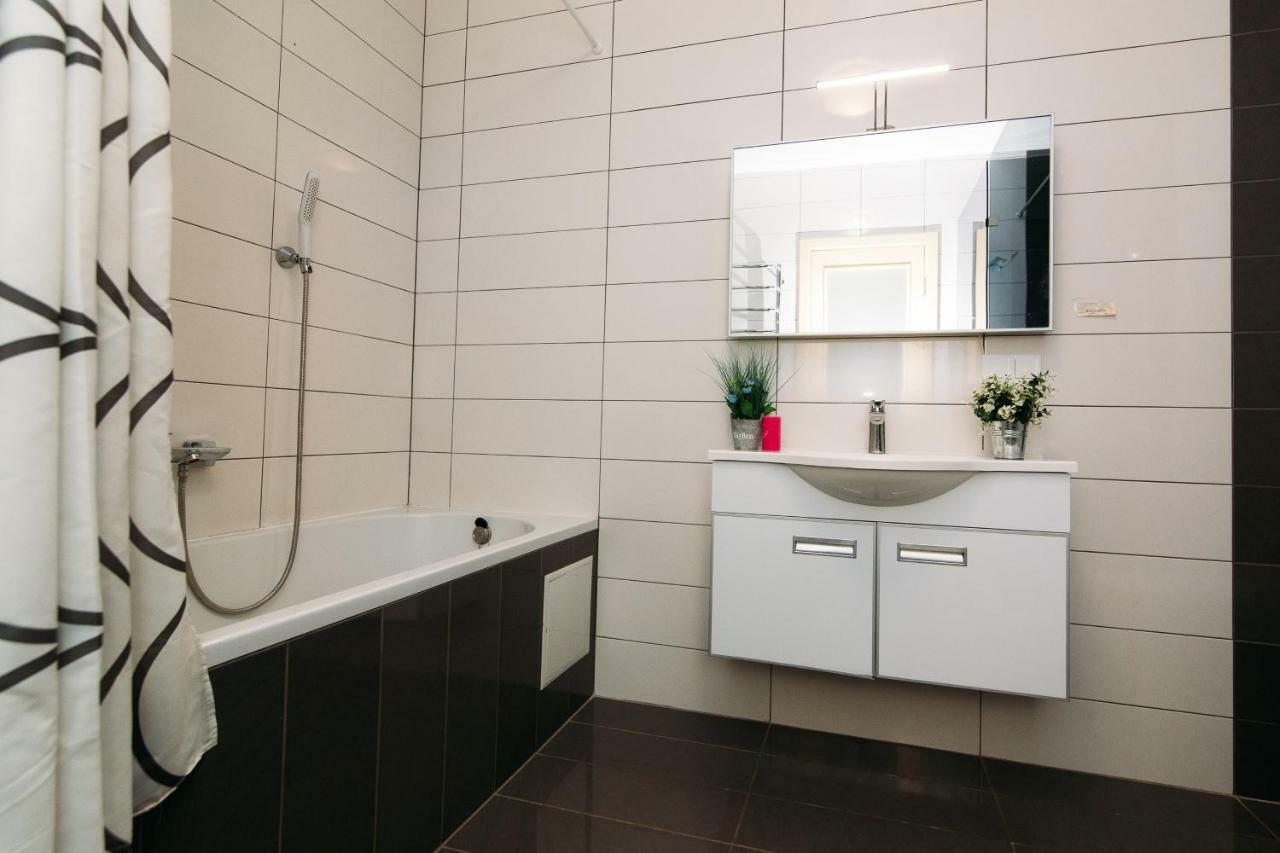 Luxury Studio Apart-Hotel In Centre 2 Room Sumy Bagian luar foto