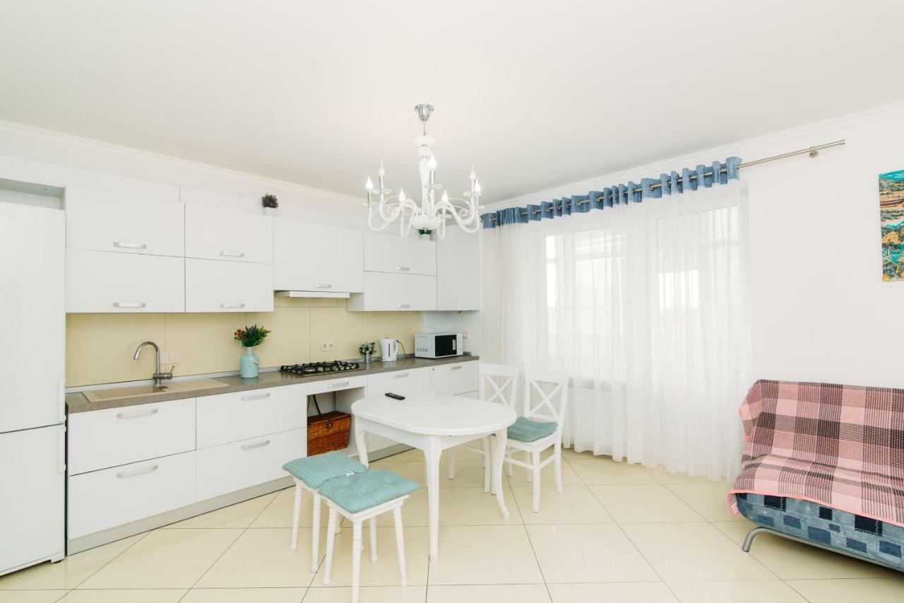 Luxury Studio Apart-Hotel In Centre 2 Room Sumy Bagian luar foto