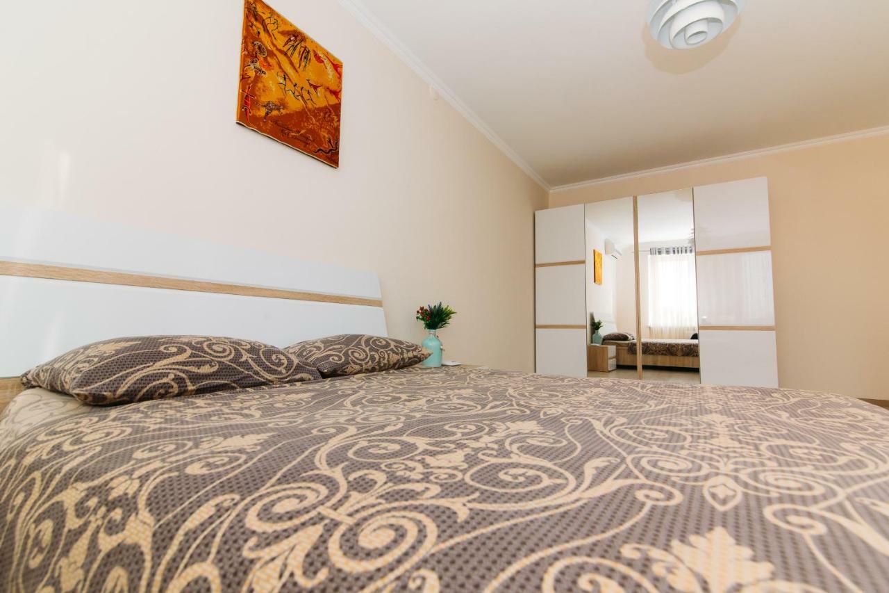 Luxury Studio Apart-Hotel In Centre 2 Room Sumy Bagian luar foto